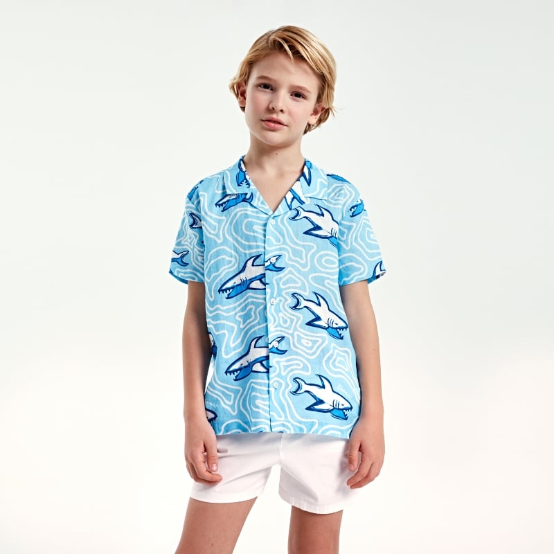 Bluemint PETER PRINTED SKY SHARK MAZE Kids Short-Sleeved Printed Linen Shirt