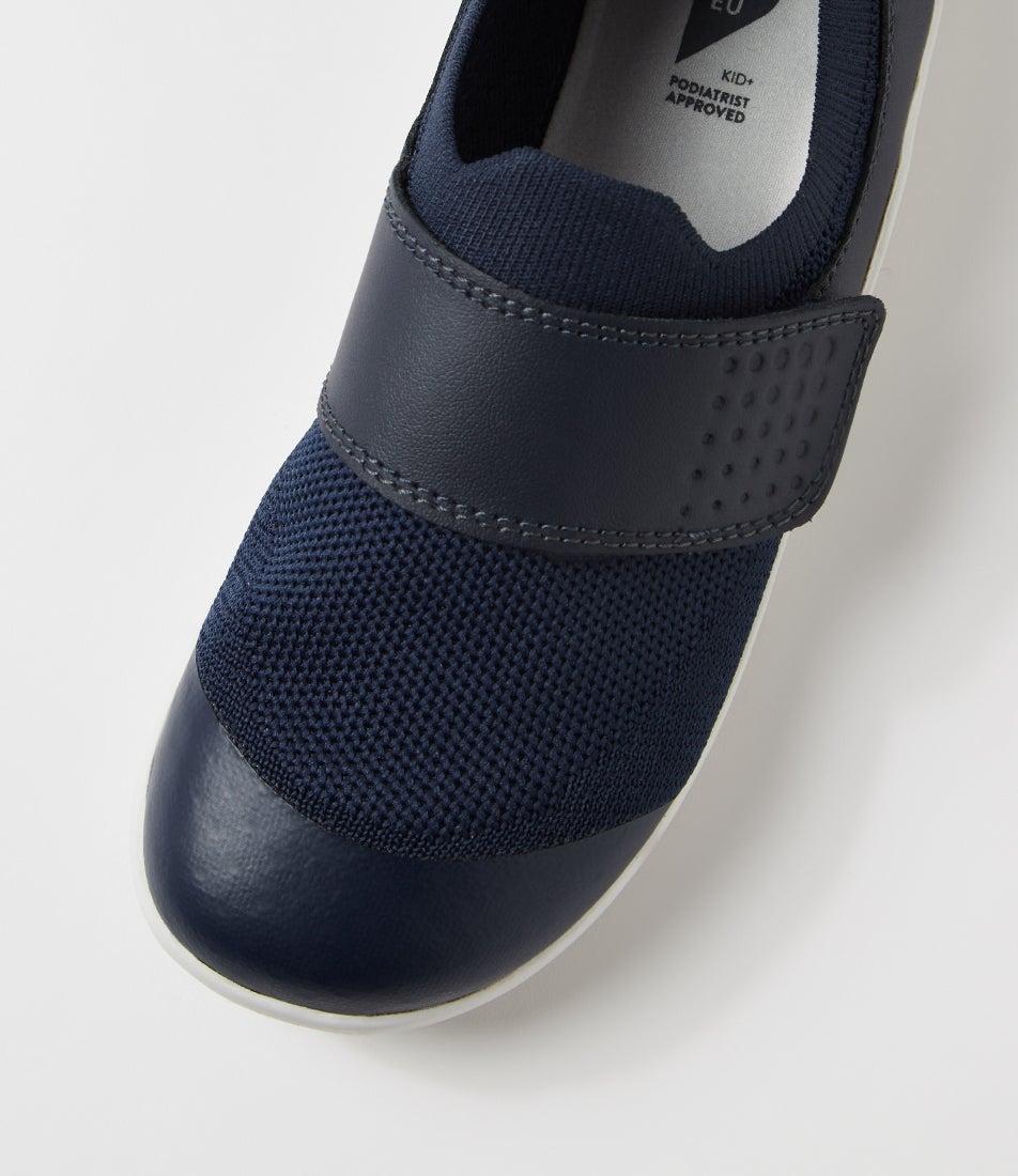 Bobux Kp Dimension 3 Junior Navy Fabric Flat Shoes
