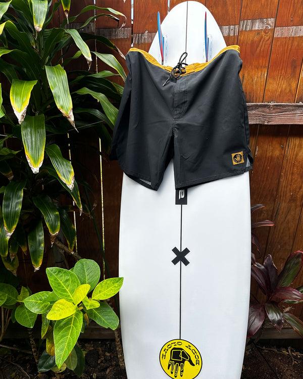 Body Glove FiftyThree70 19" Performance Boardshorts - Black/Gold