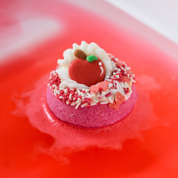 bomb cosmetics Apple of my Eye Bath Blaster