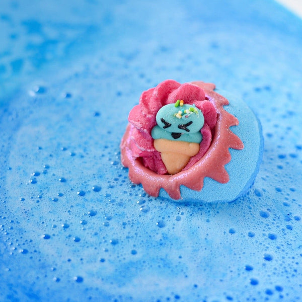 bomb cosmetics Blue Raspberry Ice Bath Blaster