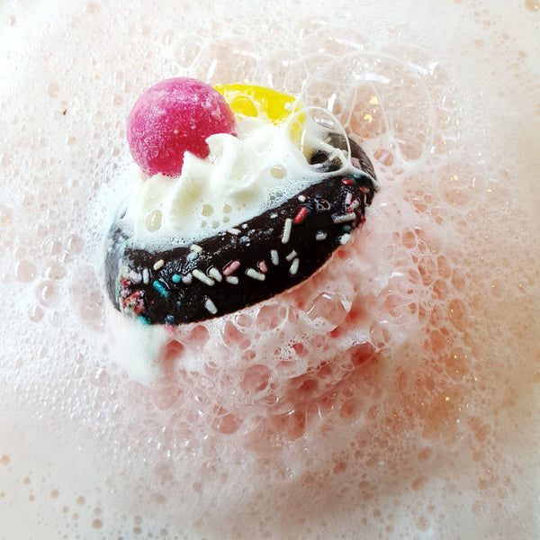 bomb cosmetics Move Over Pavlova Bath Blaster