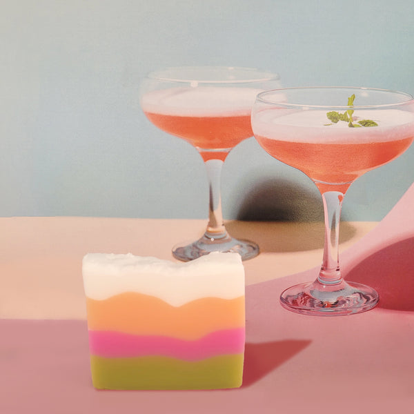 Bomb Cosmetics Peach & Golden Raspberry Martini Soap