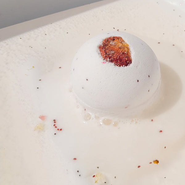 Bomb Cosmetics Sweet Strawberry Bath Blaster