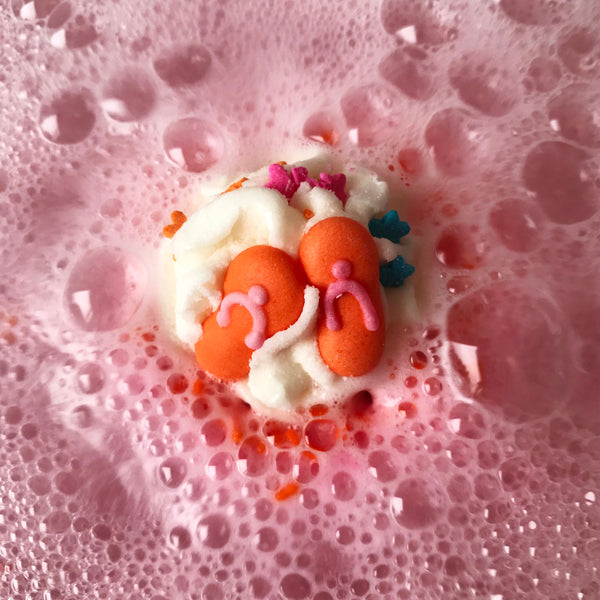 bomb cosmetics Girls Just Wanna Have Sun Bath Blaster