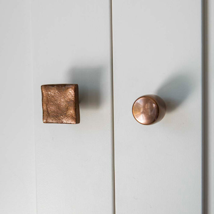 bombay duck Hattie Round Knob