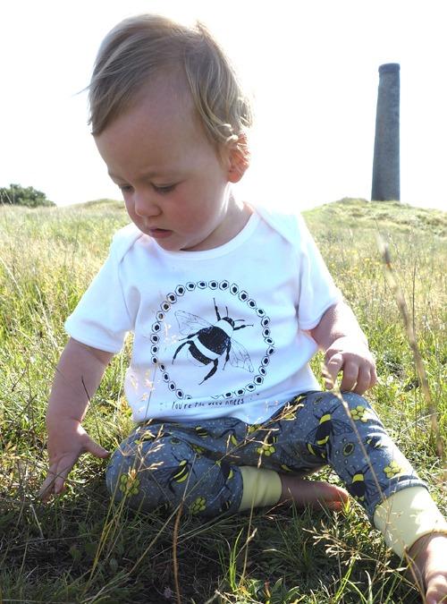 Boodle Bee Baby Outfit. Organic Bee Leggings And Baby T-shirt Set