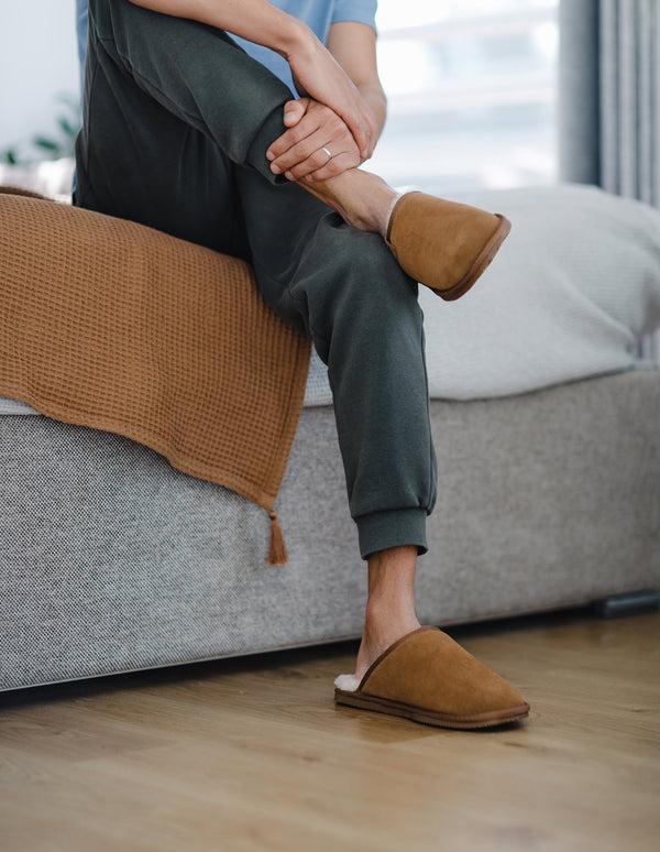 Bown Of London Ellis Mens Sheepskin Mule Slipper - Chestnut Size *