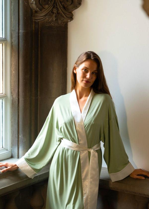 Bown Of London Lightweight Short Dressing Gown - Hestia Size *