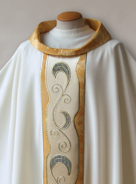Bramante Art Nouveau White & Gold Chasuble