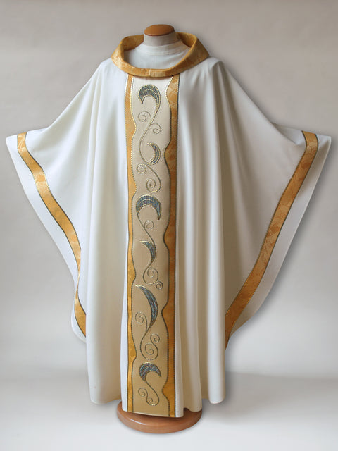 bramante Art Nouveau White & Gold Chasuble