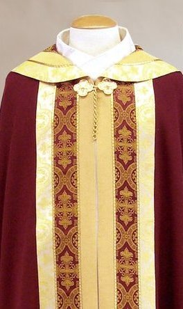 Bramante Classic Brocade Burgundy Cope