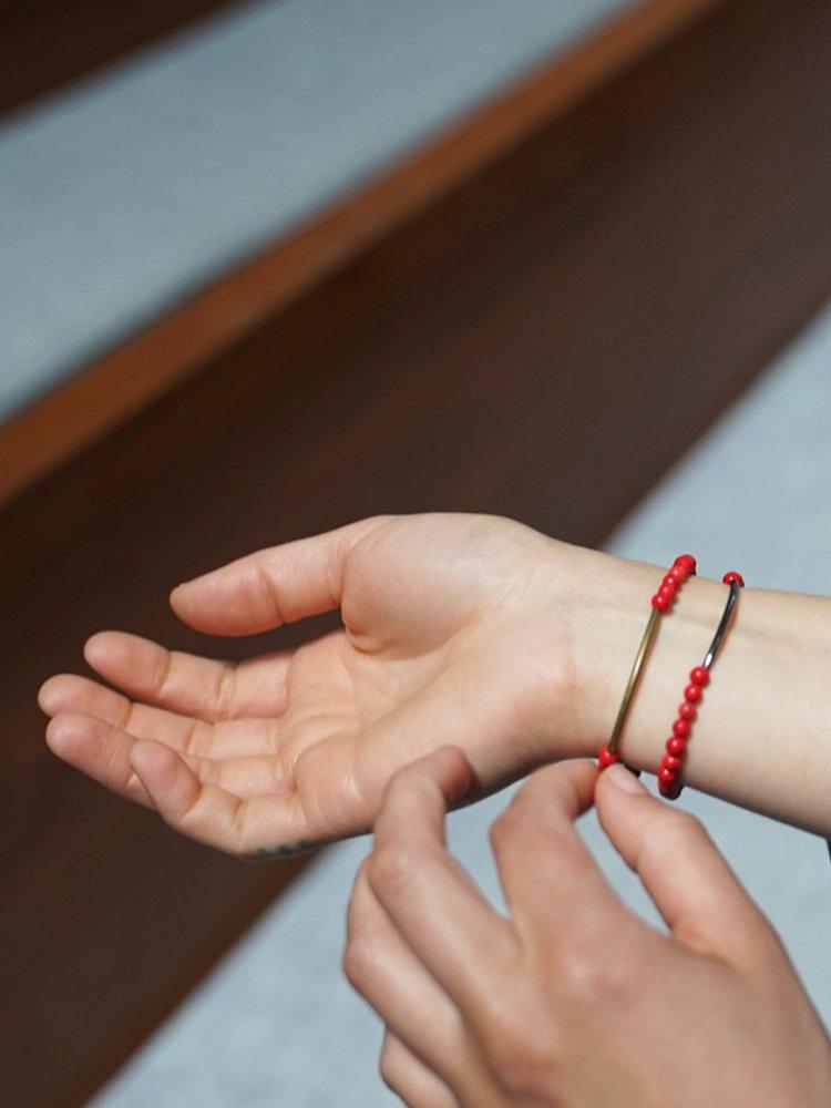 Branco Tubular Red Howlite