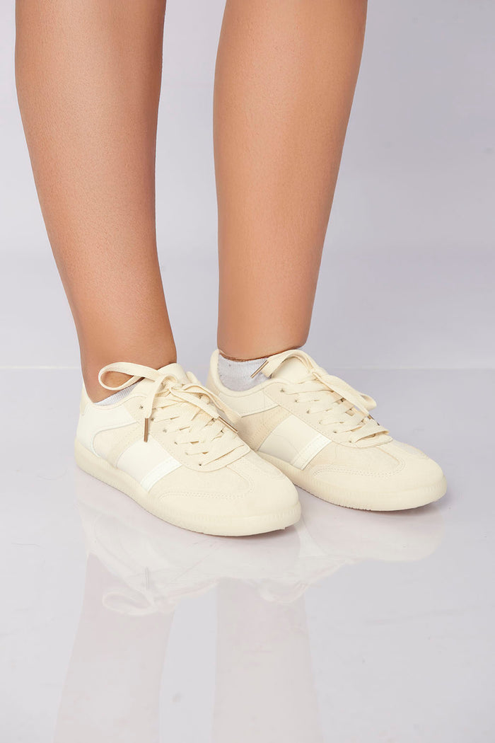 bree Heritage Court Lace-Up -beige