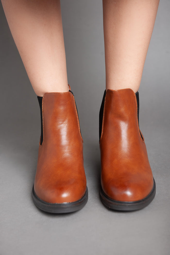 Bree Minimalist Chelsea Boots - Camel