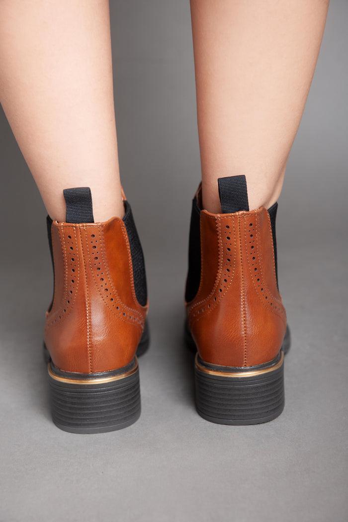 Bree Minimalist Chelsea Boots - Camel