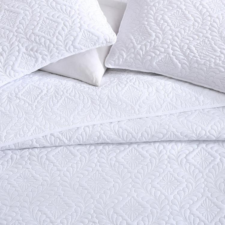 Brookstone Ivy 3 Piece Bedspread Set