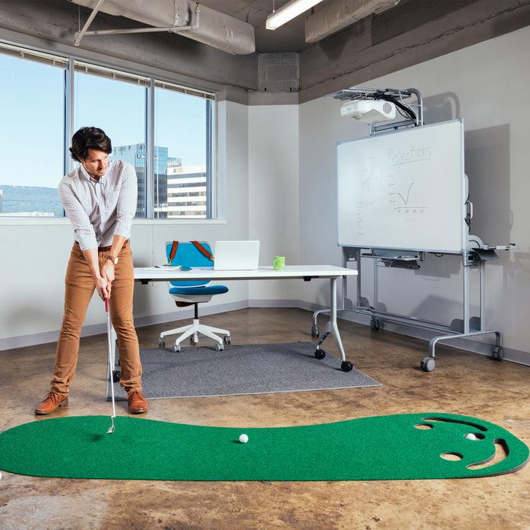 brookstone PUTT-A-BOUT Max 10 Golf Putting Mat