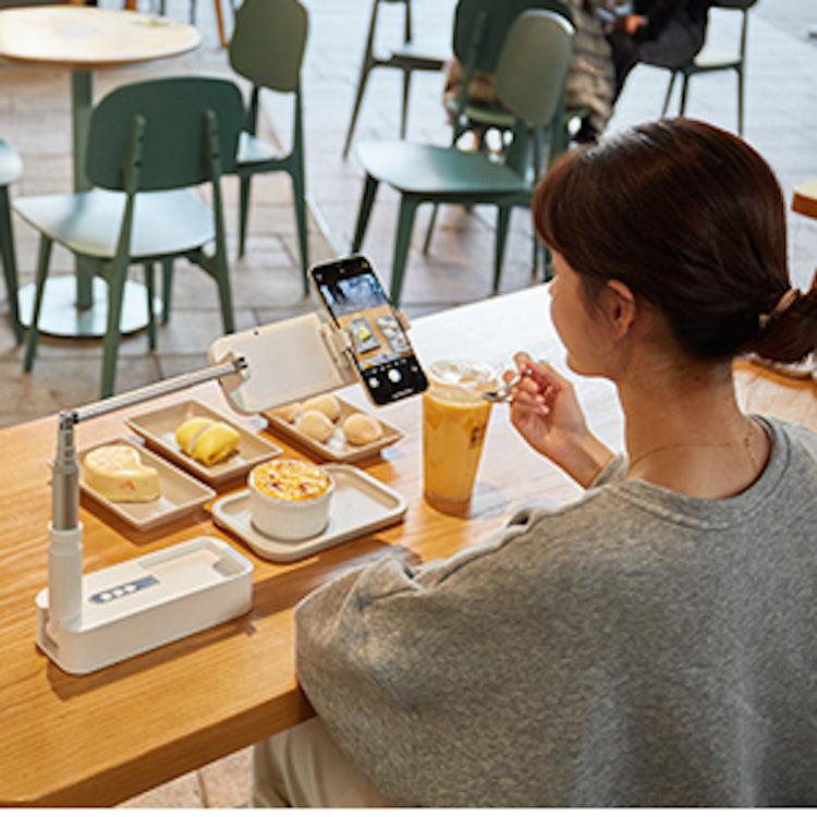 Brookstone UNIQU Lighting Kit Phone Stand