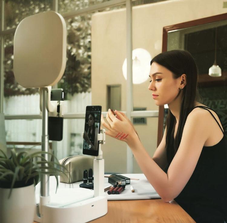 Brookstone UNIQU Lighting Kit Phone Stand 2.0