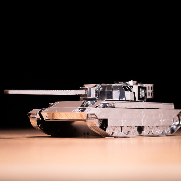 brookstone Conqueror FV214 Static Tank Model Constructor Kit