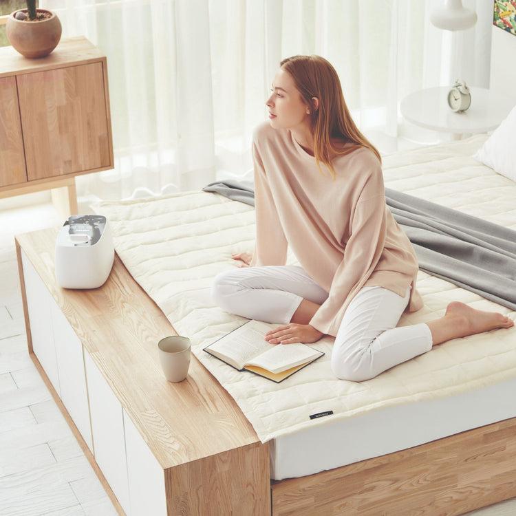 brookstone Navien Mate EQM 350 – EMF-Free Water Heated Mattress Pad – Temperature Control – Non-Electric Bed Warmer – Eco-Friendly – Helps Soothe & Relieve Stress Muscle Soreness & Tension