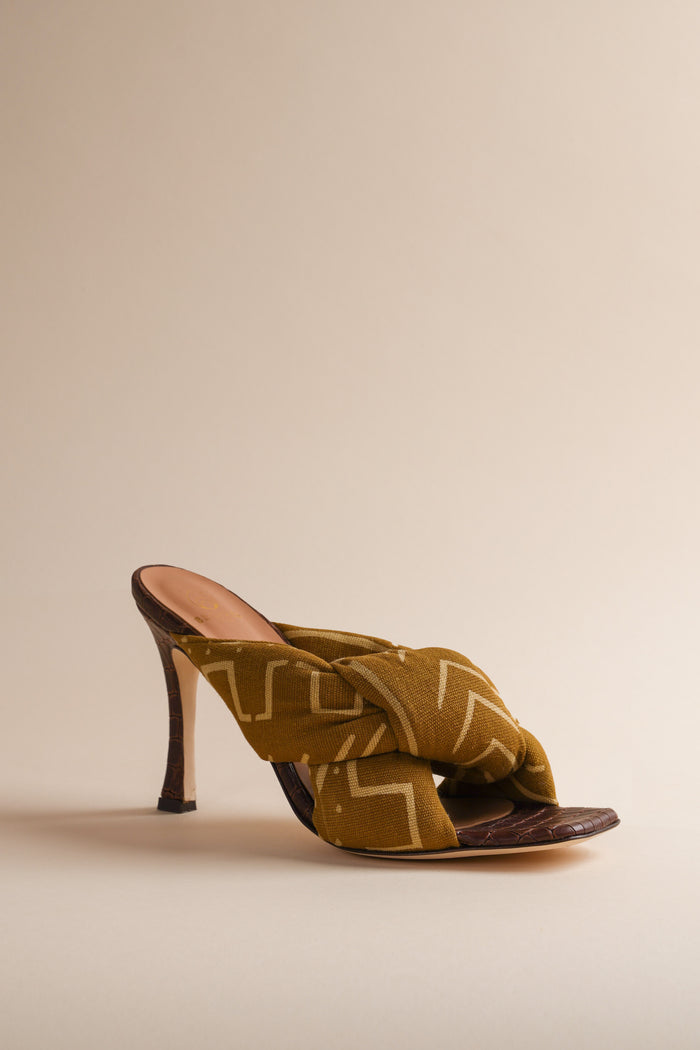 brother vellies Togo Heel in Dandelion