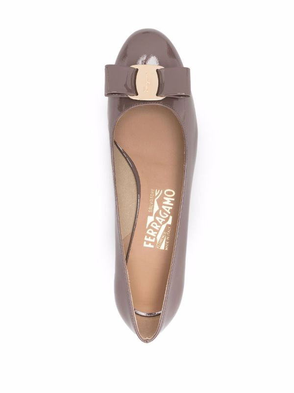Browns Ferragamo Brown Bow Detail Block Heel Pumps | Browns Pumps