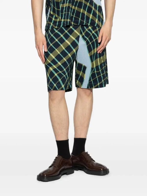 Browns Homme Plissé Issey Miyake Windswept Plaid Shorts | Browns Bermuda Shorts