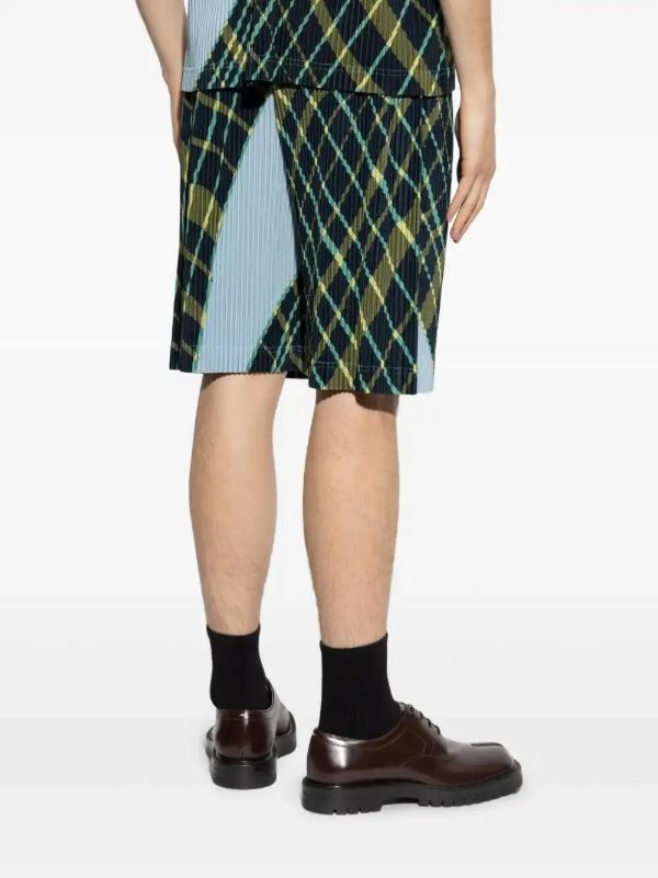 Browns Homme Plissé Issey Miyake Windswept Plaid Shorts | Browns Bermuda Shorts