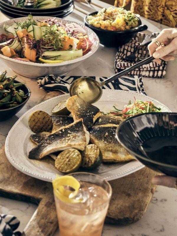 Browns Soho Home White Hillcrest Stoneware Platter | Browns Plates & Bowls