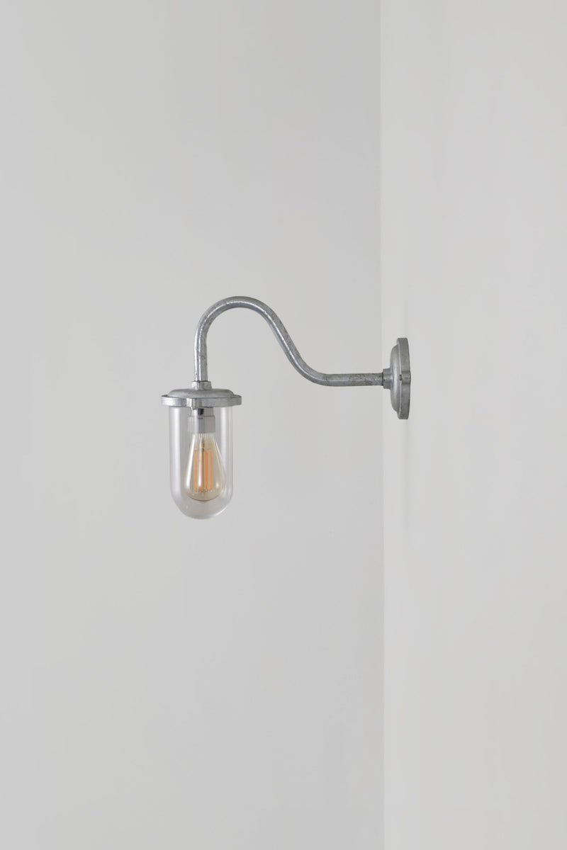 Btc Bracket Light 100W Swan Neck 7672 Black / Frosted / Standard