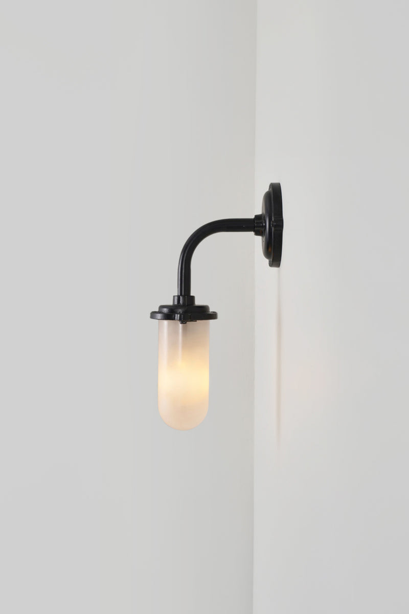Btc Bracket Light 60W 7672 Black / Clear / Standard