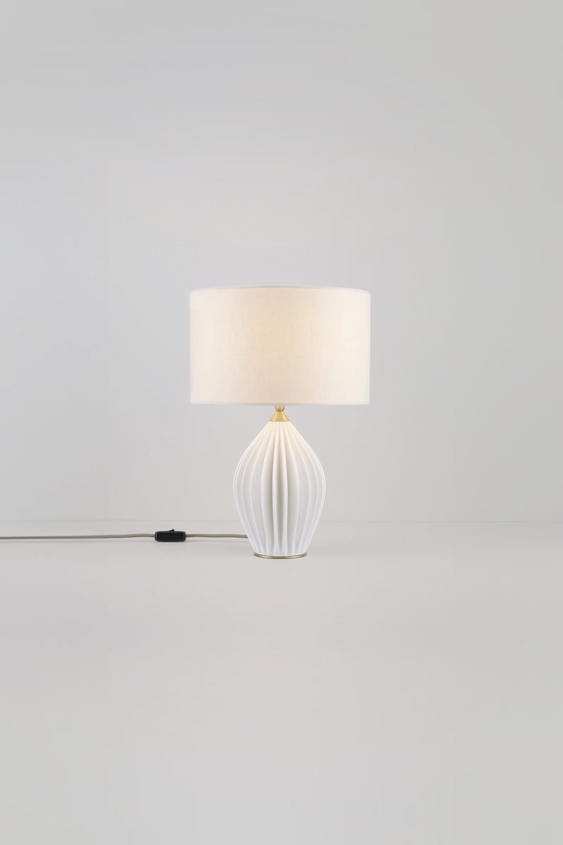 btc Fin Queen Table Light Natural White