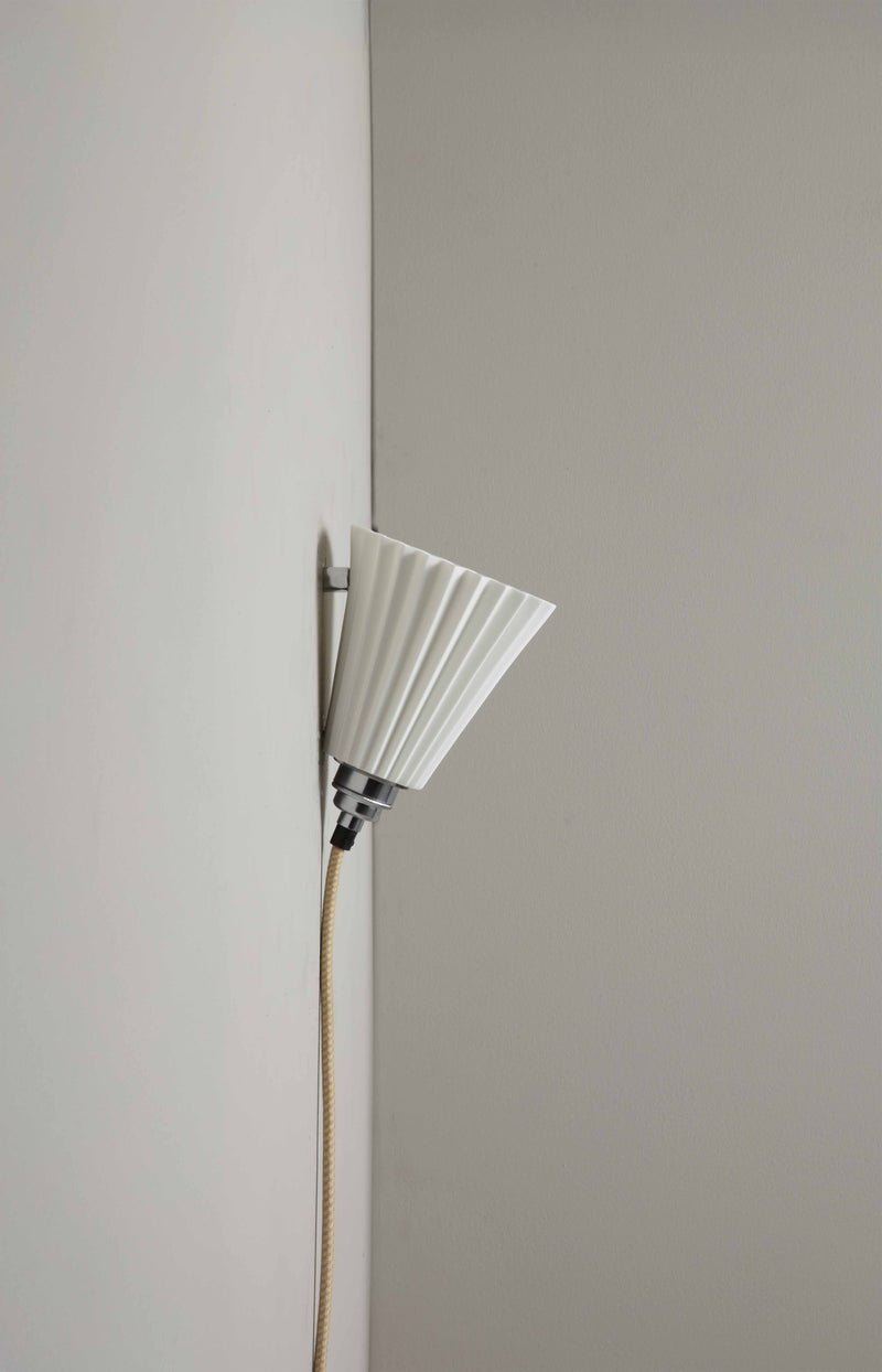 Btc Portable Pleat Medium Wall Light Natural White