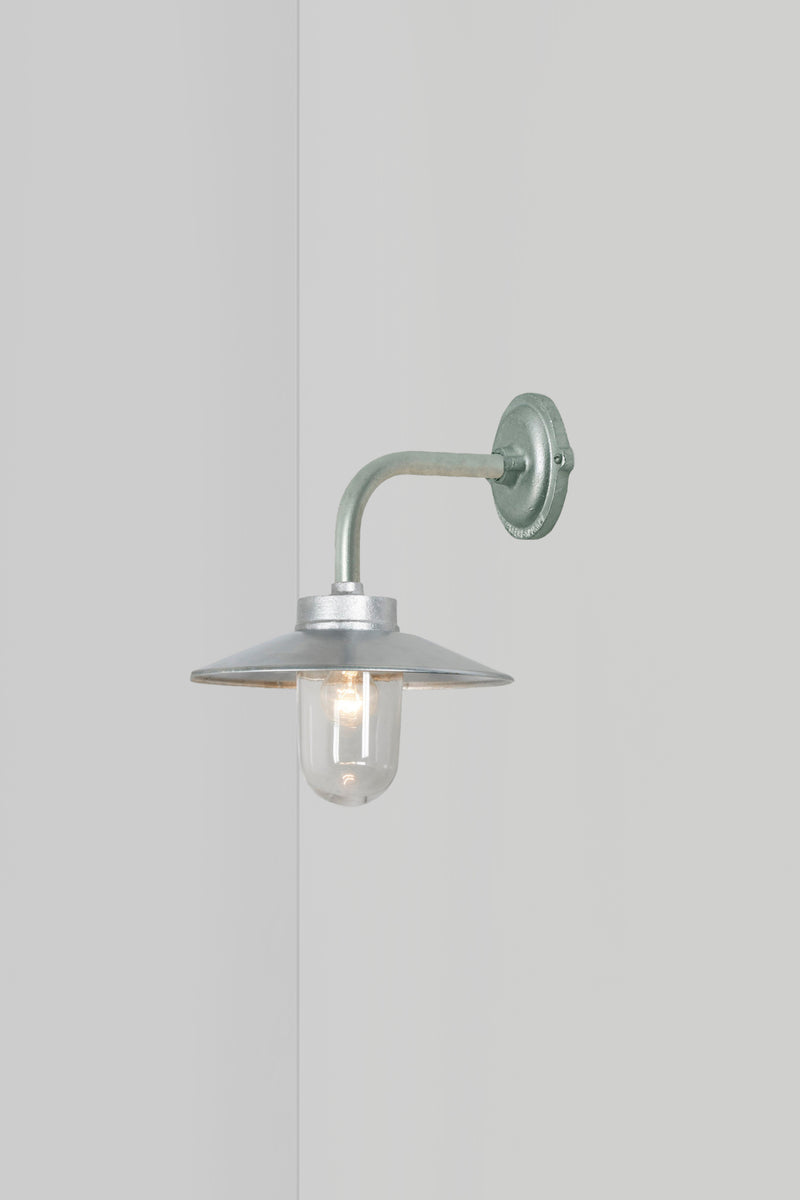 Btc Exterior Bracket Light 7680 Bronze / Frosted / Standard