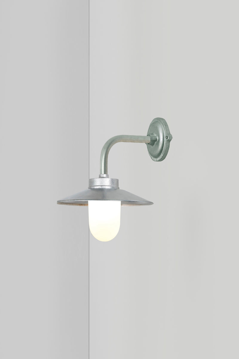 Btc Exterior Bracket Light 7680 Bronze / Frosted / Standard