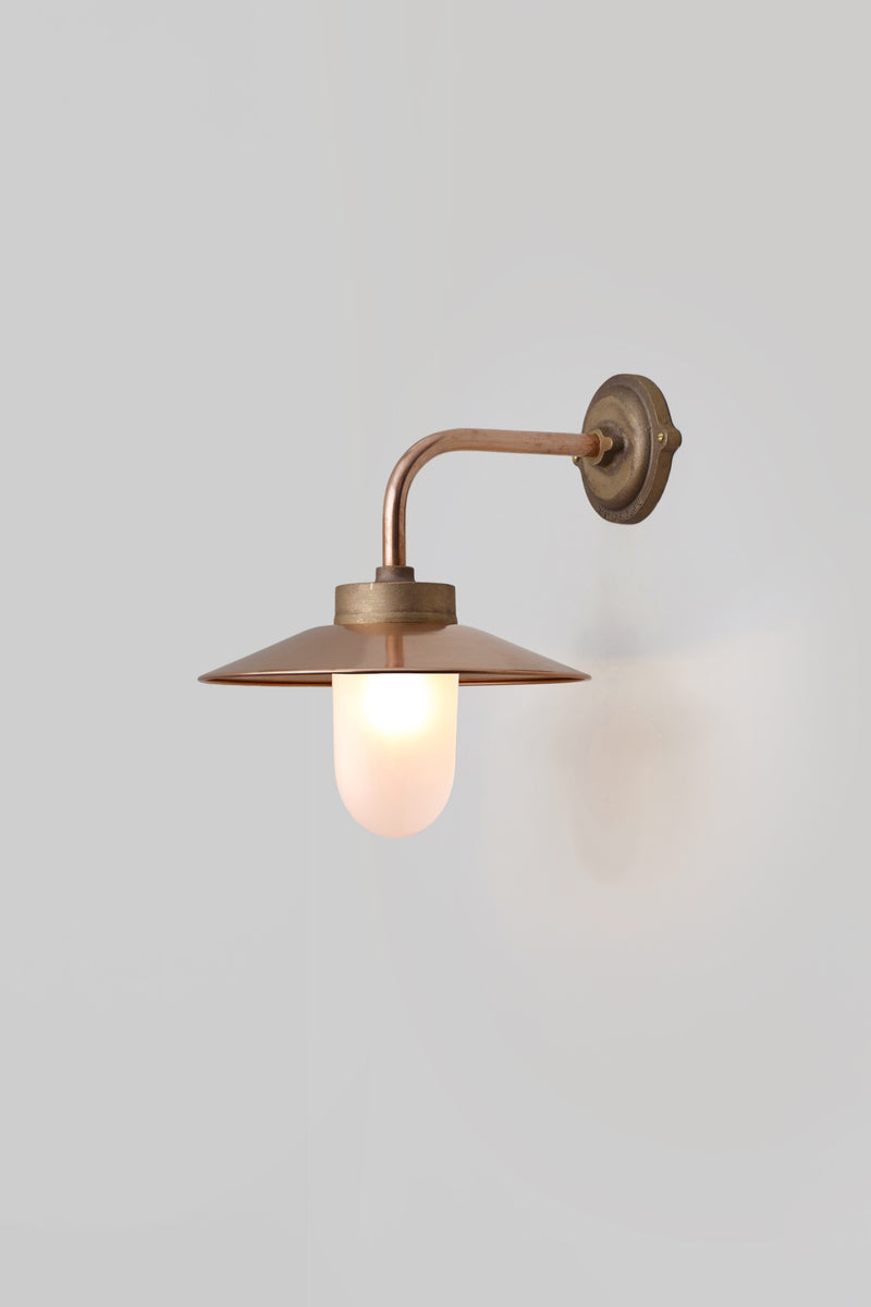 btc Exterior Bracket Light 7680 Bronze / Frosted / Standard