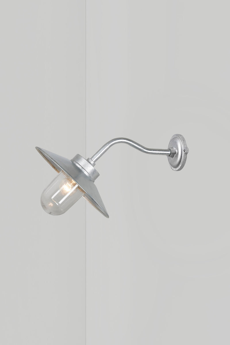 btc Exterior Bracket Light Canted 7680 Galvanised Silver / Clear / Standard
