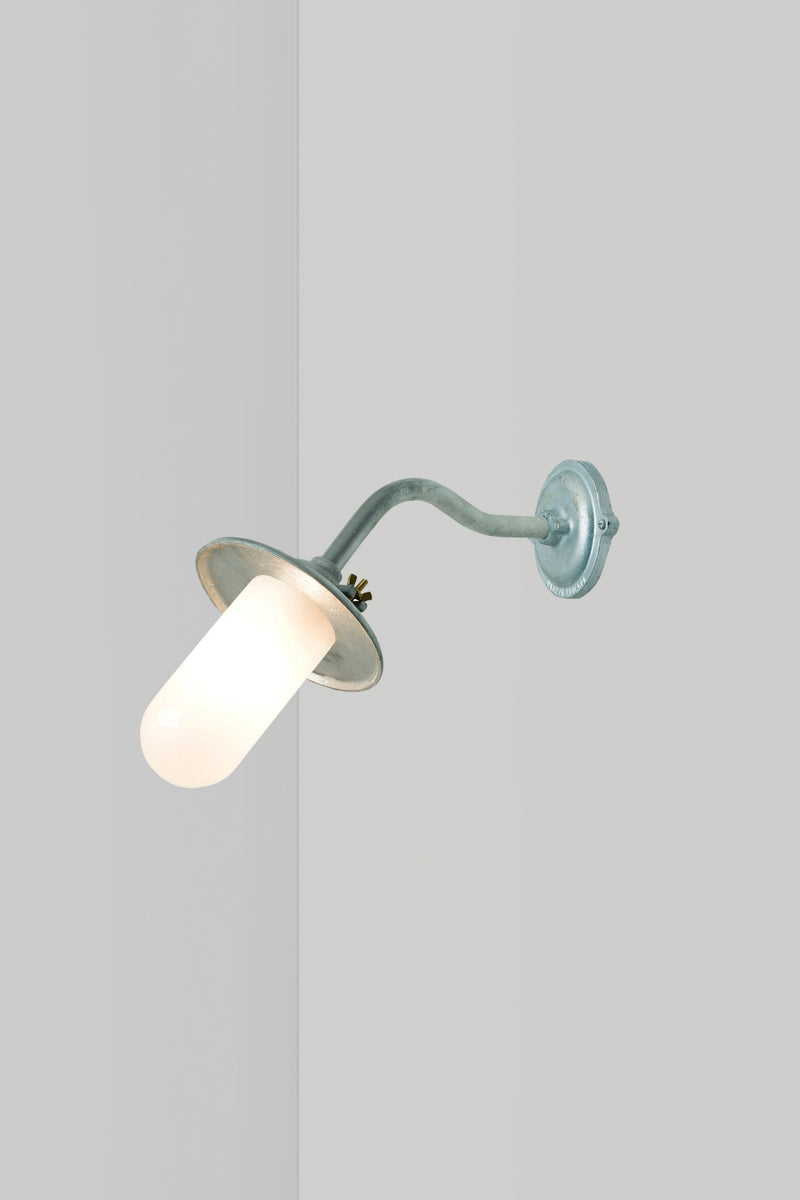 btc Exterior Bracket Light Canted 7685 Galvanised Silver / Clear / Standard