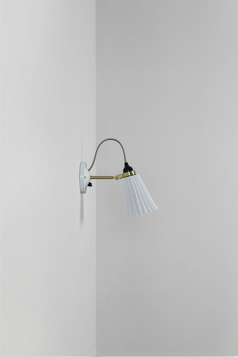 Btc Hector Pleat Medium Wall Light Switched Brass Natural White / Grey