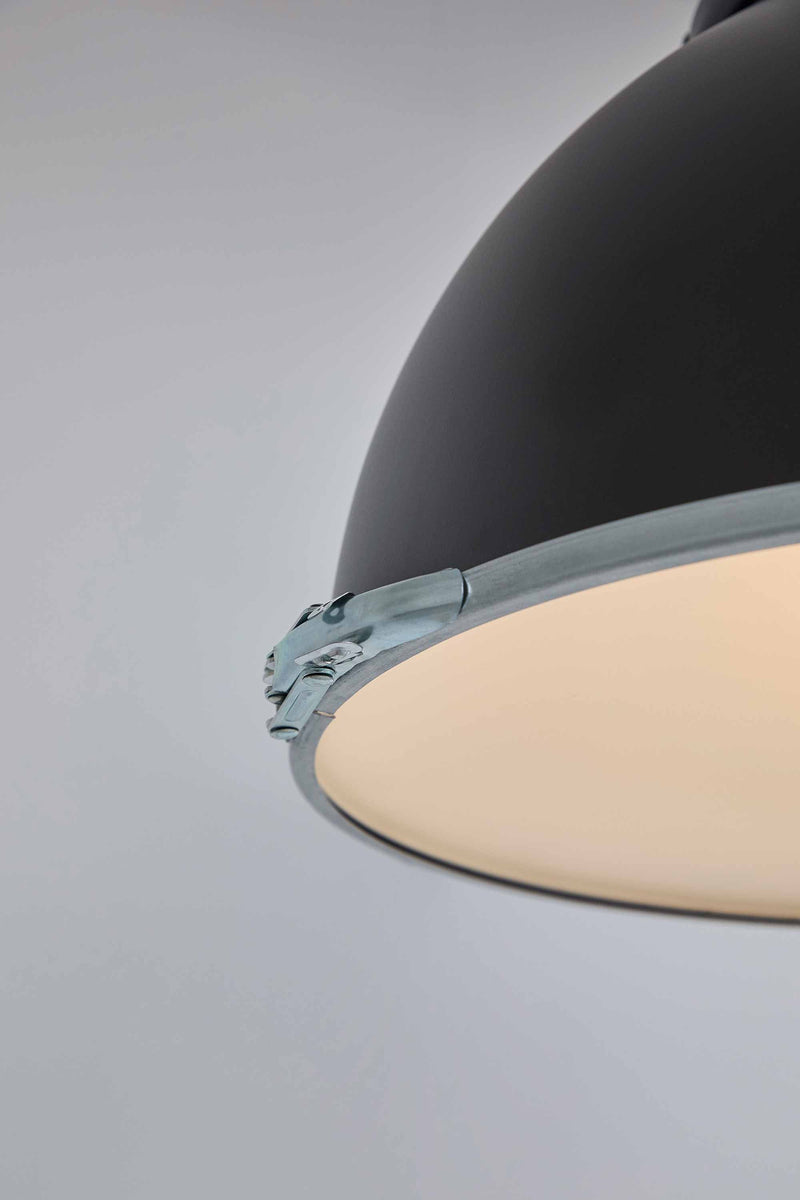 Btc Titan Size 5 Black Edition With Etched Glass Black / Frosted Glass Diffuser