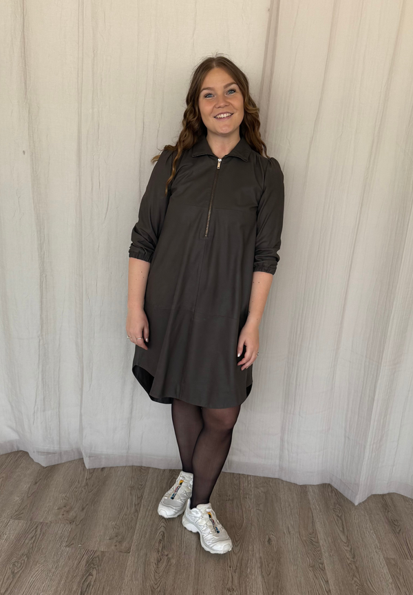 btfcph Læderkjole med 3/4 ærmer - KOLLEKTIONSSALG