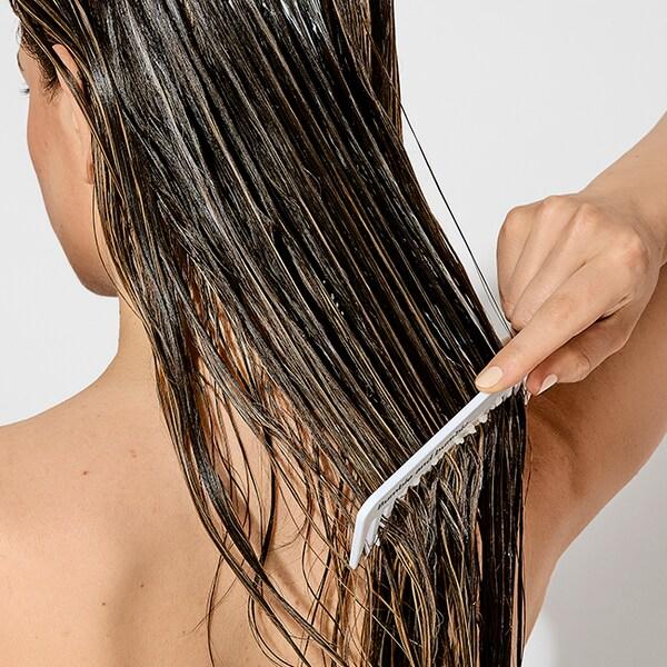 Bumble And Bumble Bond-Building Hair Repair Conditioner