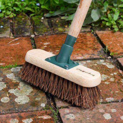 Burgon & Ball 9-inch Deck And Scrubbing Brush - RHS Endorsed