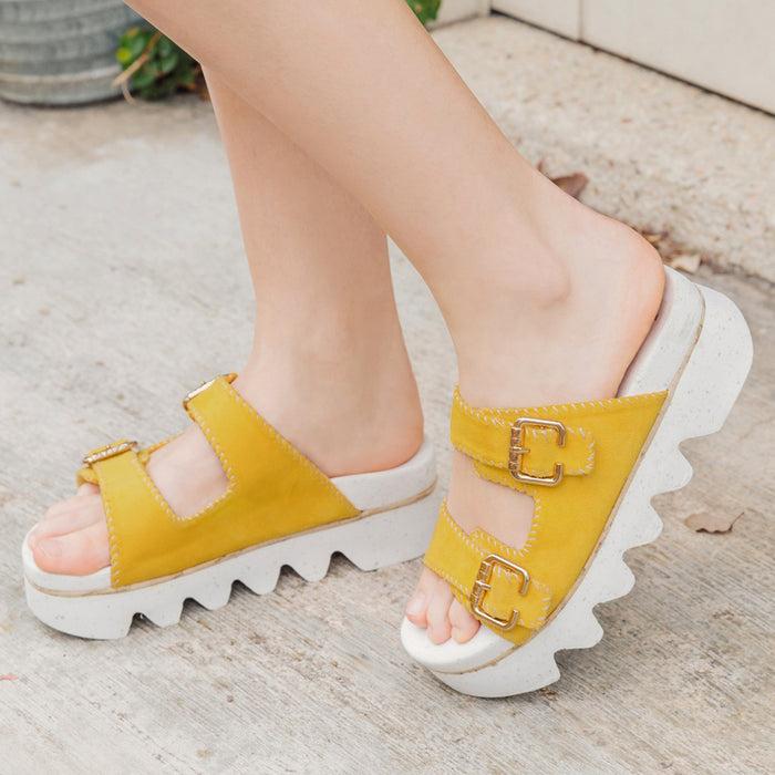 Bussola Capri Buckle Strap Slide Sandals (Daffodil)
