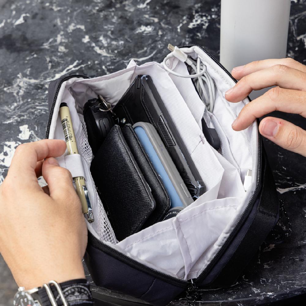 Cabinzero Tech Pouch - 2.5L - Absolute Black