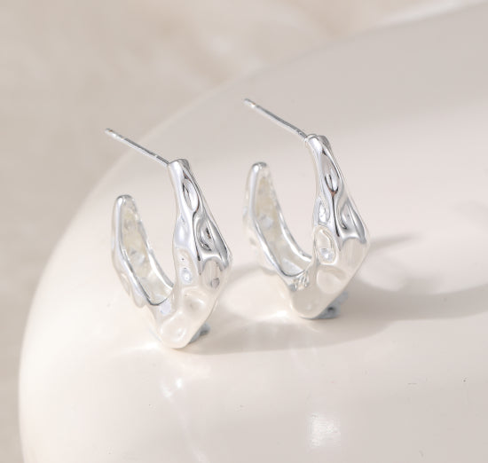 cacatoès Halo Molten Huggie Hoops in Silver