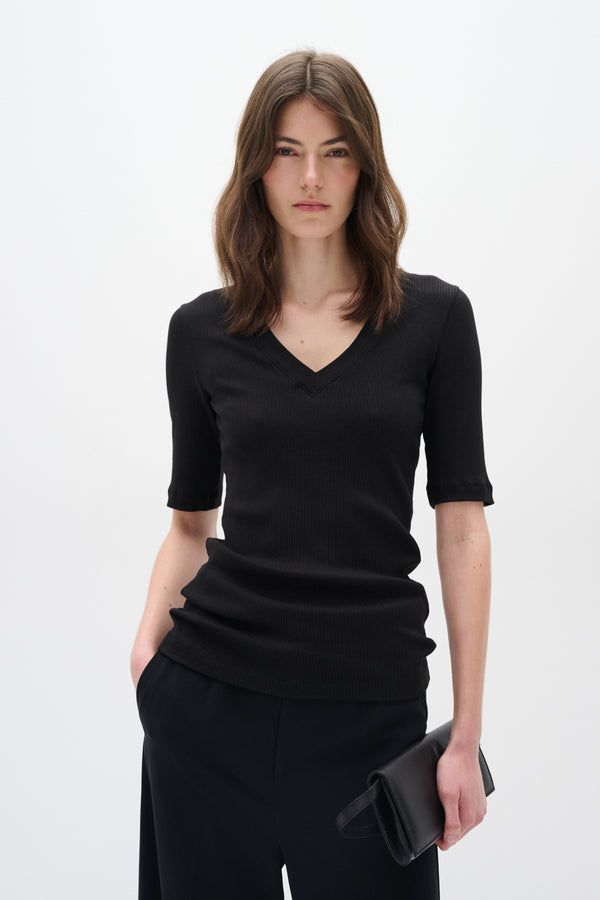 cacatoès InWear Dagna V-Neck T-Shirt in Black