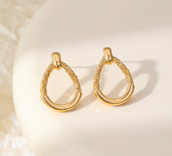 cacatoès Lilla Stud Hoops in Gold